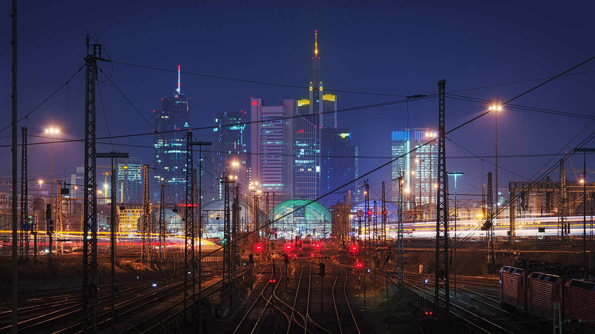 Even at midnight the No. 1 transportation hub of Frankfurt is still busy. The trains coming and leaving the station every other minute to various destinations inside or outside Germany. And even the skyline towering over the station is still well lit.